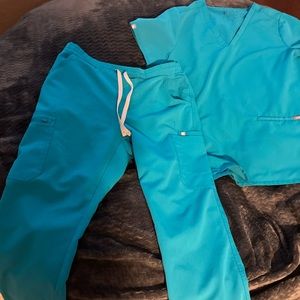 Teal figs scrubs size medium Yola pants and Casma top